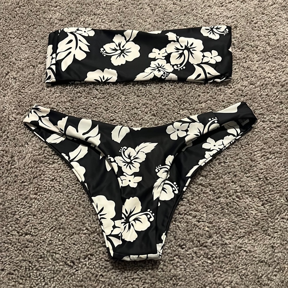 Womens baiting suit